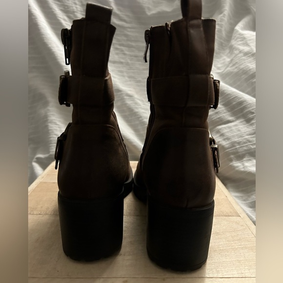 Style Torrid Brown Chunky Zip Ankle Bootie Lug-Heel Faux Leather 8W Worn… - Picture 7 of 9